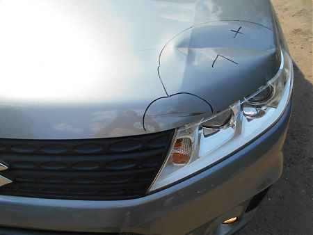 Повреждения на капоте автомобиля Suzuki Vitara